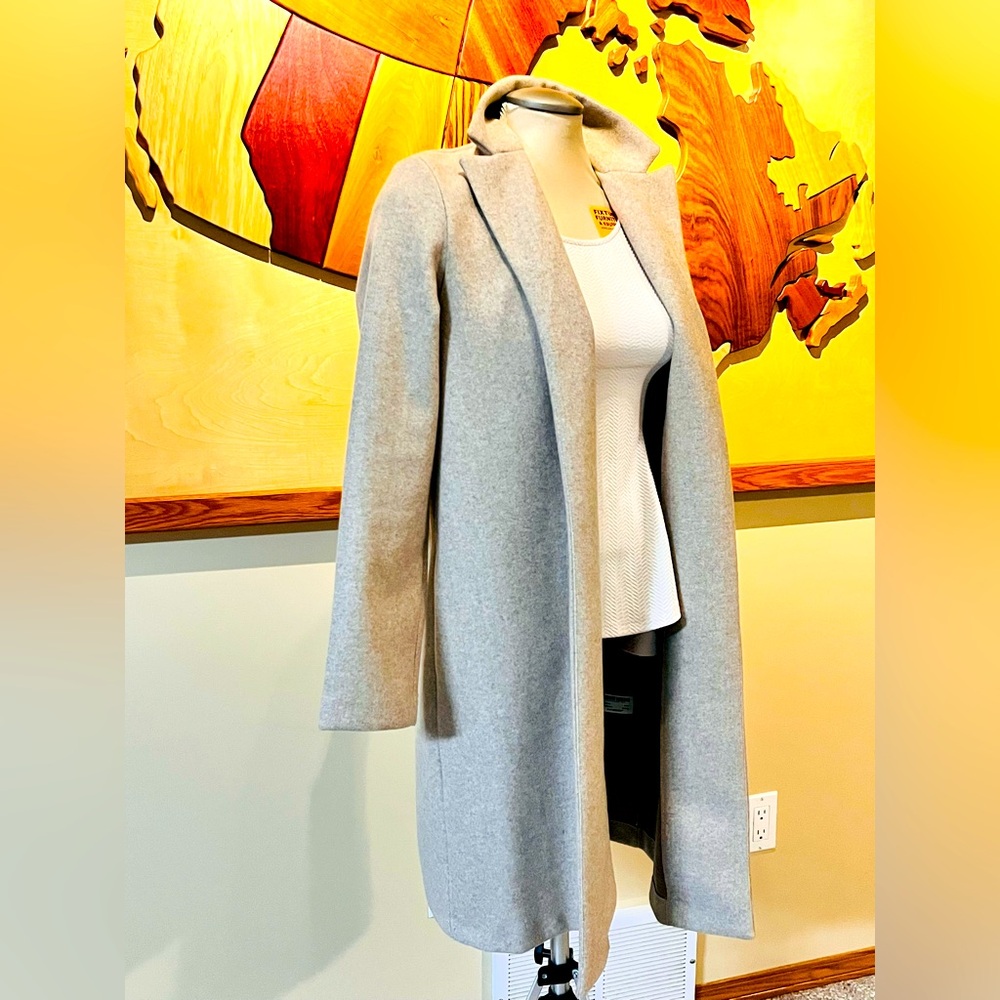 Pre-Owned Zara women's coat,  small